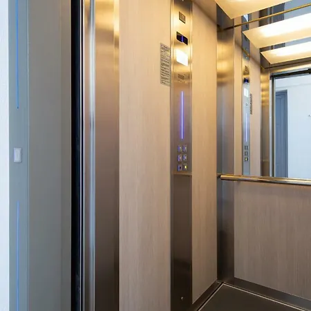 Privilege Luxury Living Apartment *